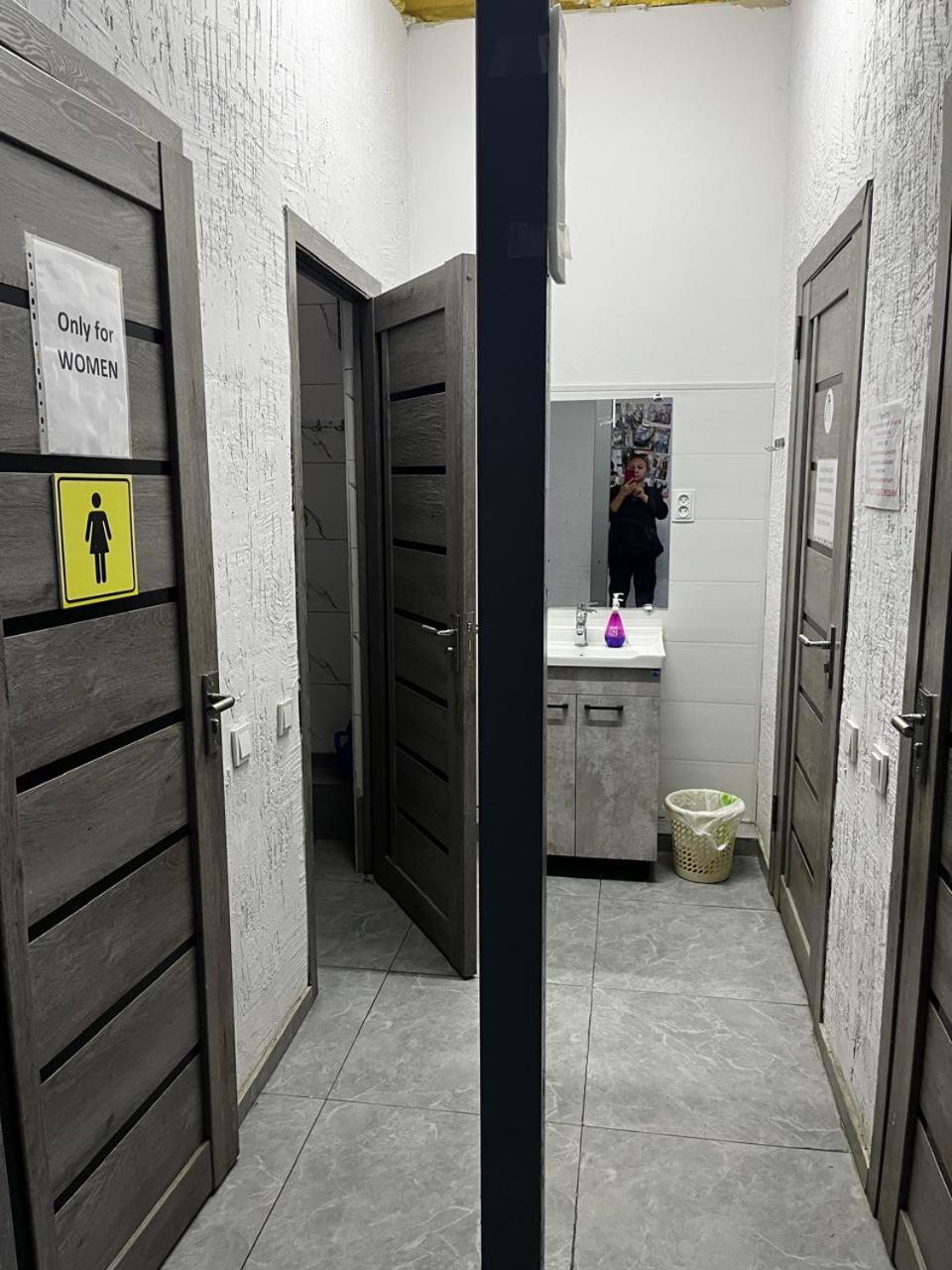 Tastaq Hostel อัลมาตี ภายนอก รูปภาพ